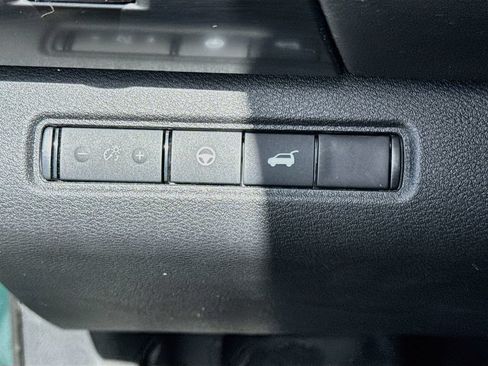 Used 2024 Nissan Pathfinder SL w/ Black Appearance Package AWD/4WD image 11