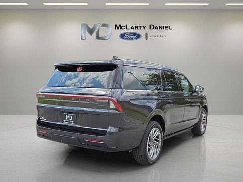 Certified 2025 Lincoln Navigator L Reserve AWD/4WD image 30