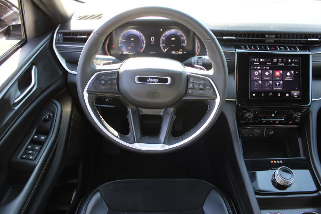 Used 2024 Jeep Grand Cherokee Altitude AWD/4WD image 41