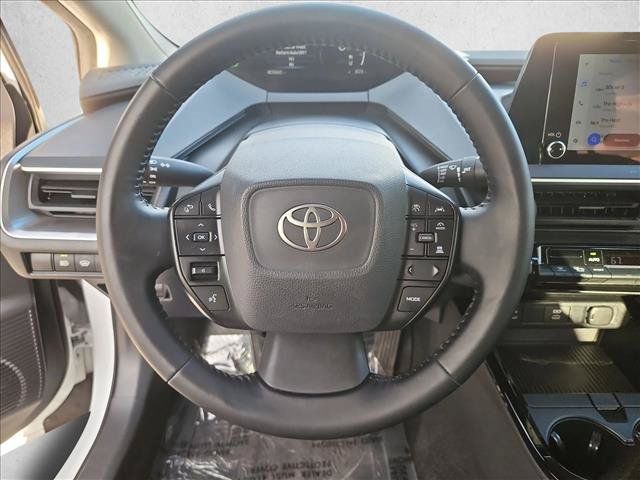 Used 2025 Toyota Prius LE FWD image 13
