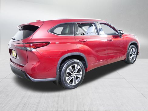 Used 2021 Toyota Highlander XLE image 7