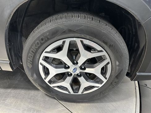 Used 2023 Subaru Forester Premium AWD/4WD image 12