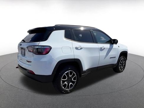 Used 2025 Jeep Compass Trailhawk AWD/4WD image 12