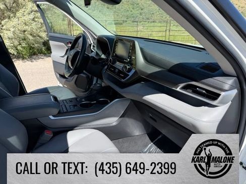 Used 2022 Toyota Highlander XLE AWD/4WD image 41