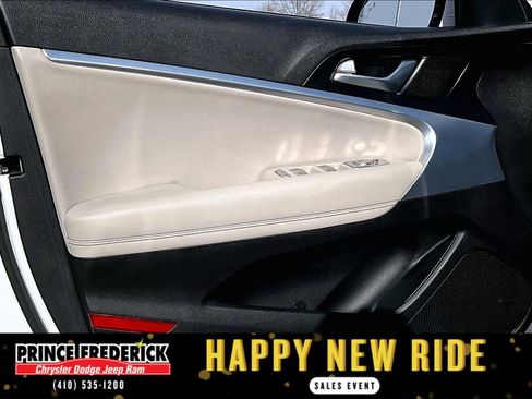 Used 2023 Genesis G70 2.0T image 18