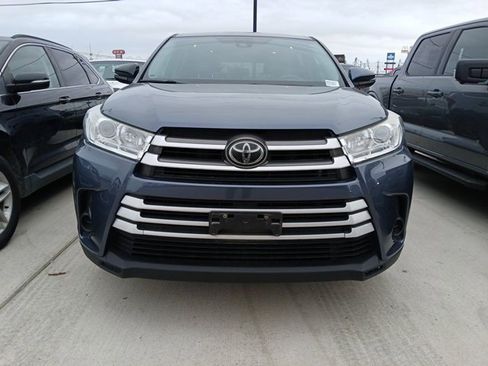 Used 2019 Toyota Highlander LE image 3
