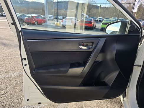 Used 2018 Toyota Corolla LE image 13