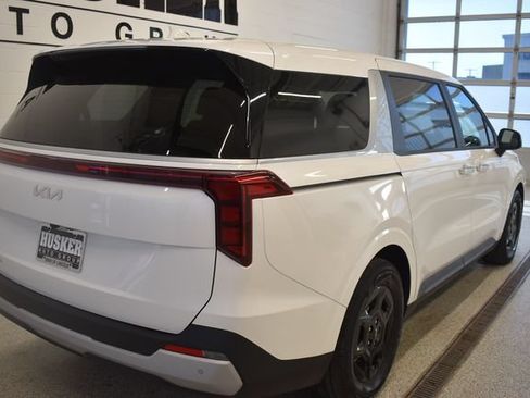 Used 2026 Kia Carnival FWD image 4