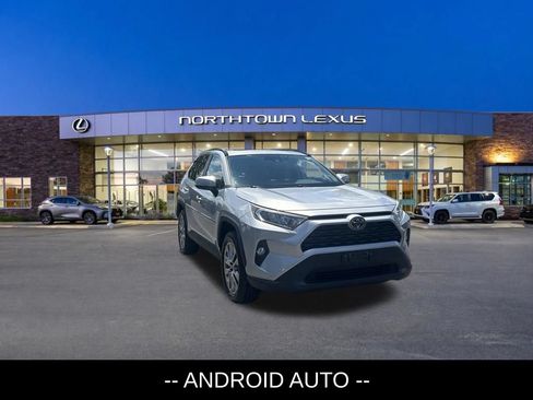 Used 2020 Toyota RAV4 XLE Premium AWD/4WD image 4