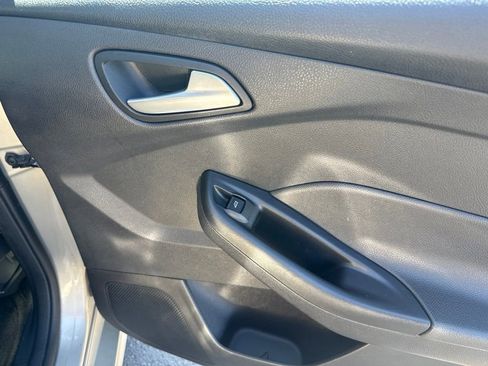 Used 2015 Ford Focus SE w/ SE Sport Package FWD image 36