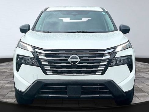 Used 2025 Nissan Rogue S AWD/4WD image 2
