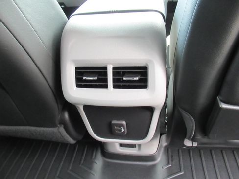Used 2023 GMC Terrain SLT w/ Infotainment Package II FWD image 33