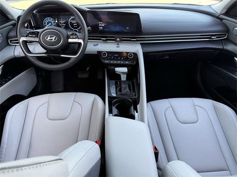 Used 2025 Hyundai Elantra Limited image 8