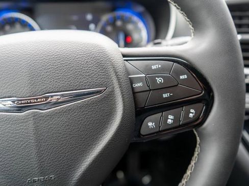 Used 2023 Chrysler Pacifica Touring-L w/ S Appearance Package image 26