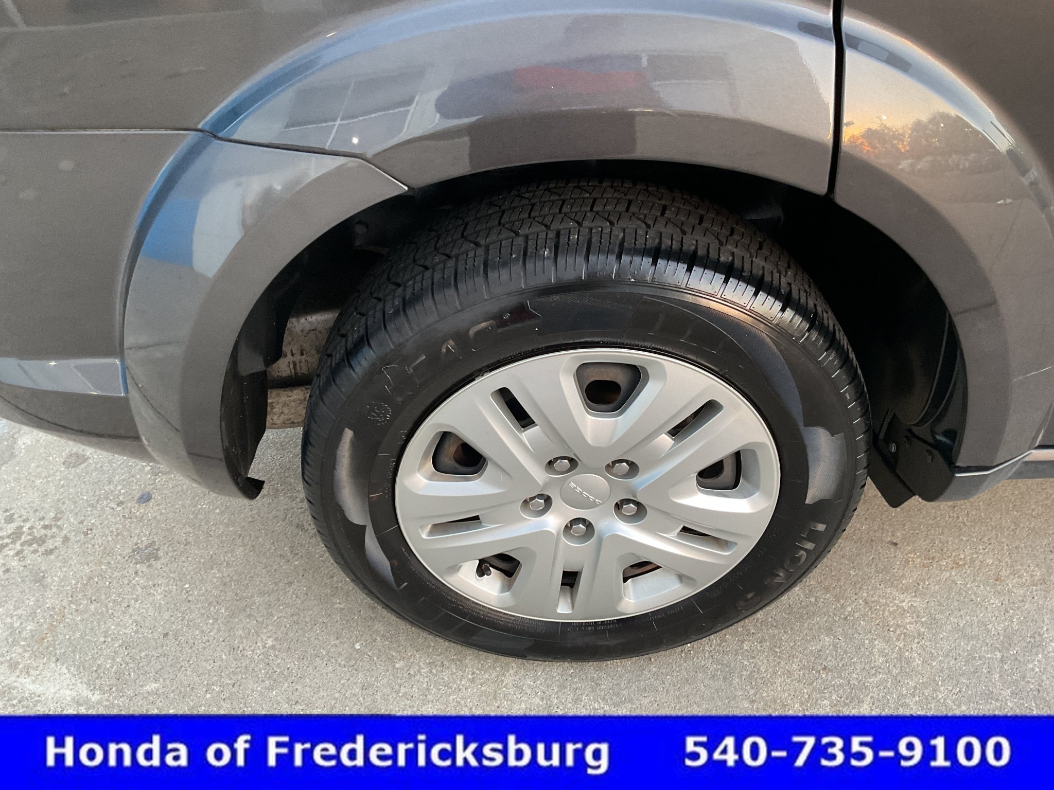 Used 2018 Dodge Journey SE FWD image 12