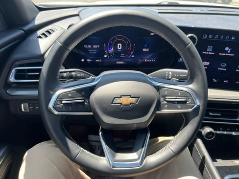Used 2025 Chevrolet Traverse LT AWD/4WD image 16