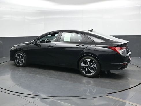 Used 2023 Hyundai Elantra Limited w/ Cargo Package image 9