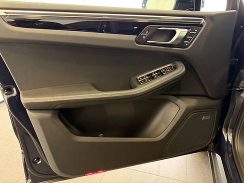 Certified 2023 Porsche Macan AWD/4WD image 15