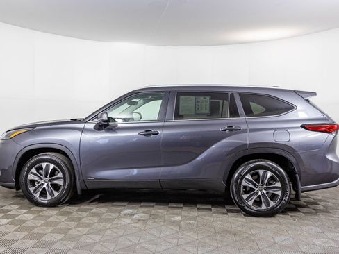 Used 2023 Toyota Highlander XLE image 19