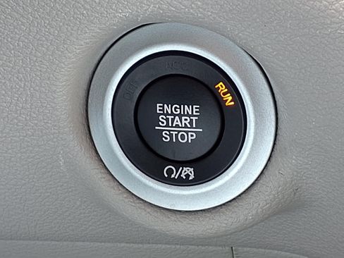 Used 2022 Chrysler Voyager LX FWD image 31