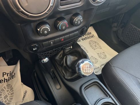 Used 2018 Jeep Wrangler Unlimited Sport w/ Dual Top Group image 5