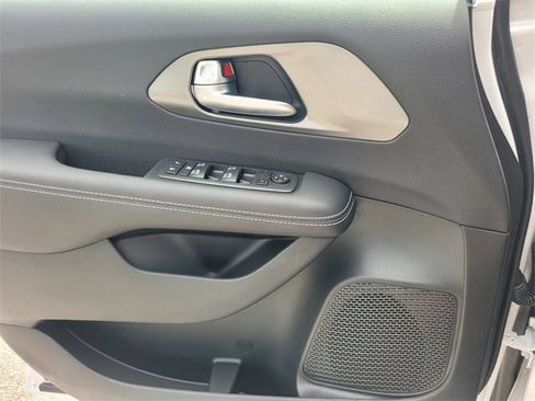 New 2026 Chrysler Voyager LX image 18