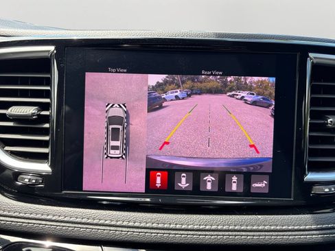 Used 2023 Chrysler Pacifica Limited w/ Uconnect Theater Family Group FWD image 26