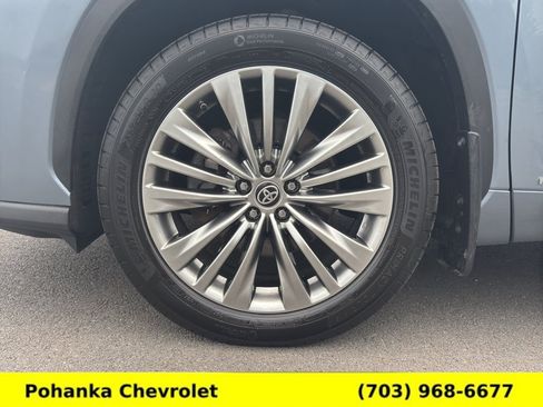 Used 2023 Toyota Highlander Platinum AWD/4WD image 29