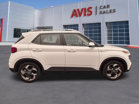 Used 2025 Hyundai Venue SEL FWD image 5