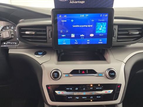 Used 2023 Ford Explorer XLT AWD/4WD image 14