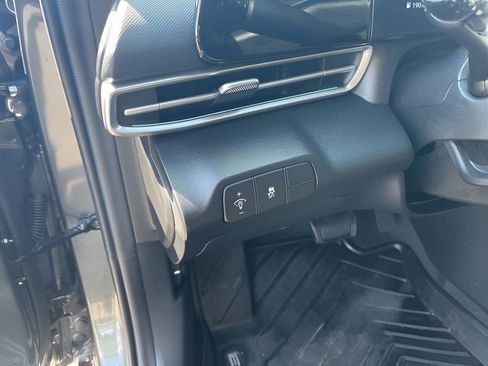 Used 2024 Hyundai Elantra Limited image 12