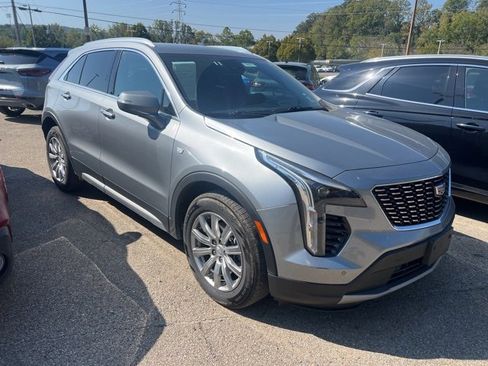 Used 2023 Cadillac XT4 Premium Luxury image 2