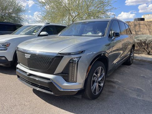 Used 2026 Cadillac Vistiq Sport AWD/4WD image 2
