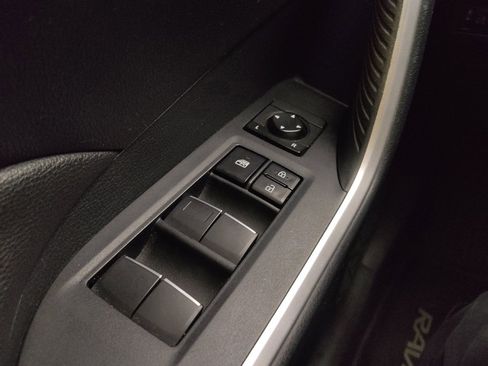 Used 2019 Toyota RAV4 XLE Premium FWD image 27