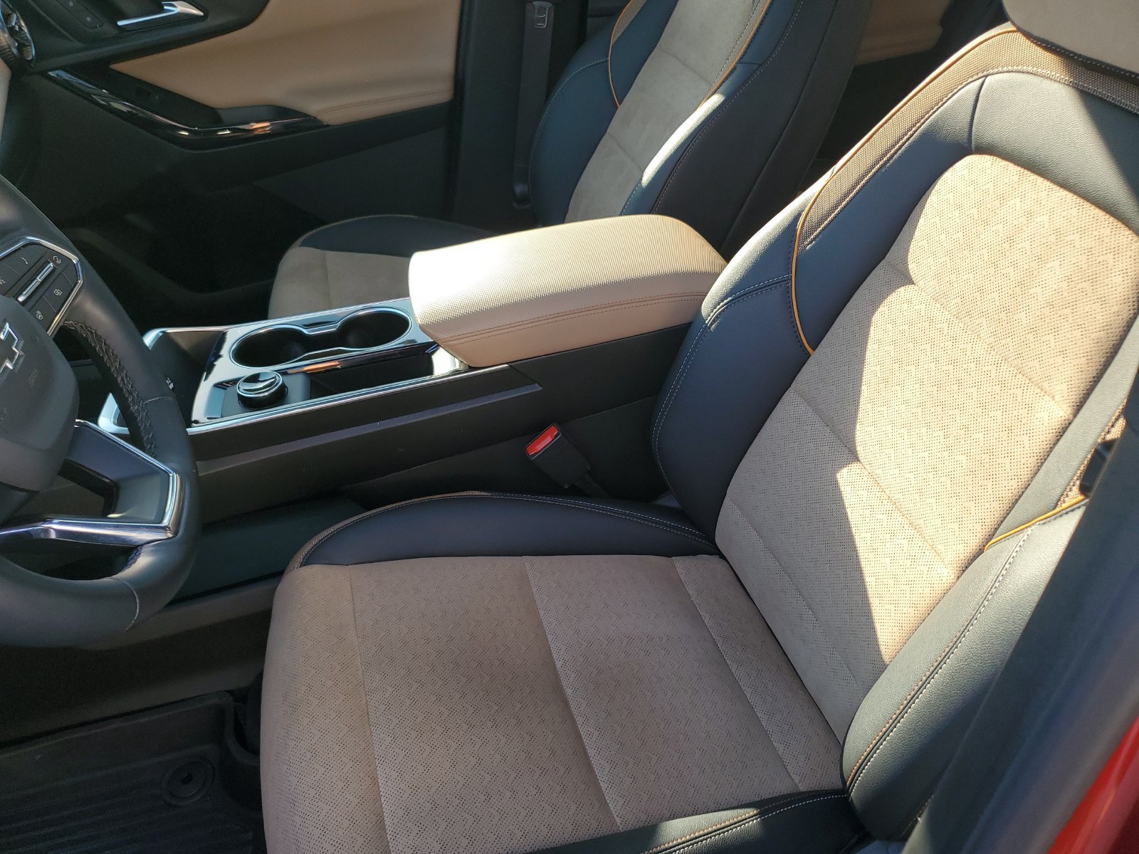Used 2025 Chevrolet Equinox ACTIV w/ Safety and Technology Package AWD/4WD image 17