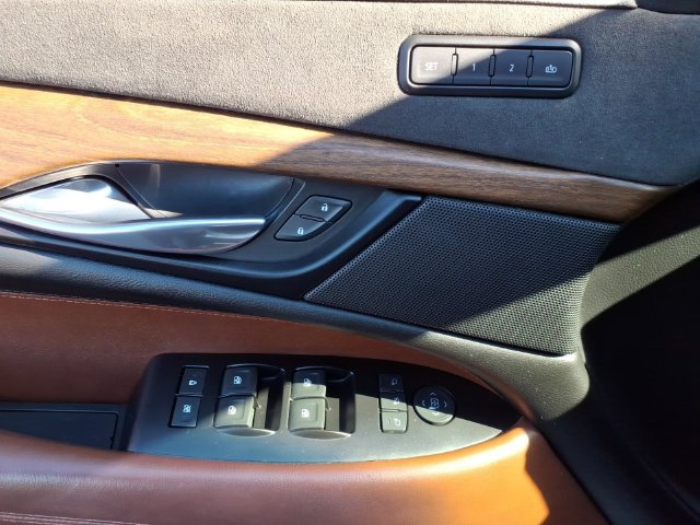 Used 2018 Cadillac Escalade Luxury AWD/4WD image 32