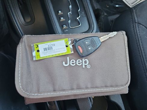 Used 2017 Jeep Wrangler Unlimited Sport w/ Quick Order Package 24S AWD/4WD image 25
