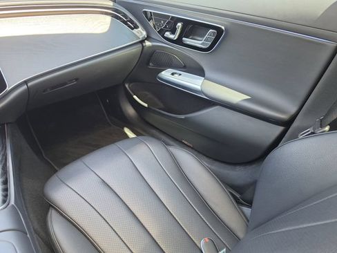Used 2025 Mercedes-Benz E 350 4MATIC Sedan image 18