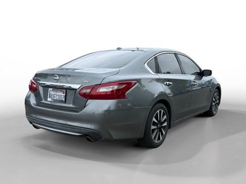 Used 2018 Nissan Altima 2.5 SV FWD image 5