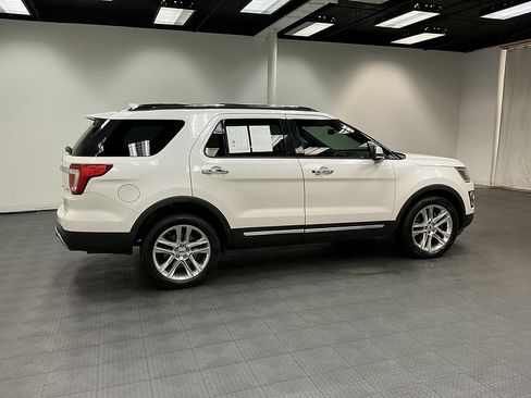 Used 2017 Ford Explorer Limited AWD/4WD image 6
