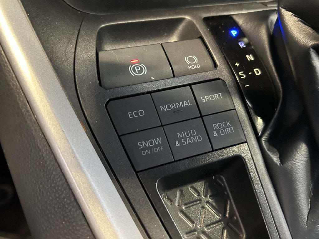 Certified 2025 Toyota RAV4 XLE AWD/4WD image 21