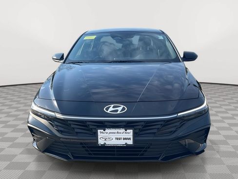 Used 2025 Hyundai Elantra Sport FWD image 3