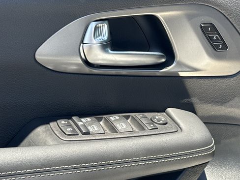 Used 2025 Chrysler Pacifica Select FWD image 14