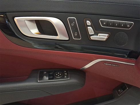 Used 2016 Mercedes-Benz SL 550 image 8
