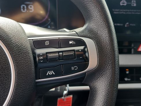 Used 2025 Kia Sportage LX FWD image 27