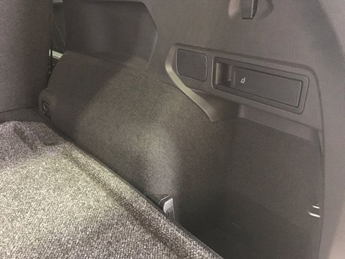 Used 2023 Volkswagen Tiguan SE R-Line image 26