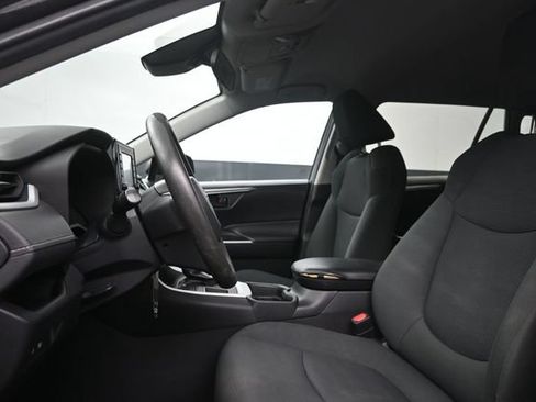 Used 2021 Toyota RAV4 LE FWD image 10