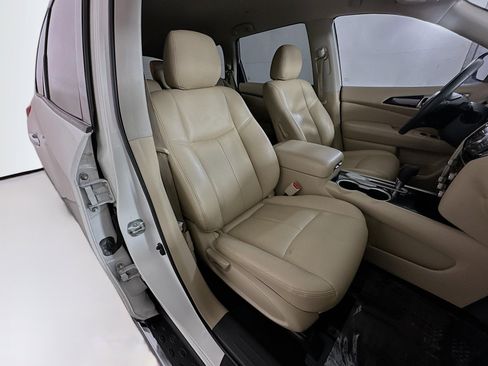 Used 2018 Nissan Pathfinder SV image 27