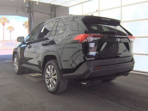 Used 2020 Toyota RAV4 XLE Premium image 6