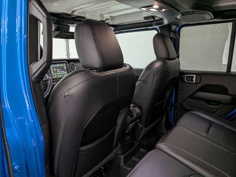 Used 2021 Jeep Wrangler Unlimited Sahara w/ Cold Weather Group image 19